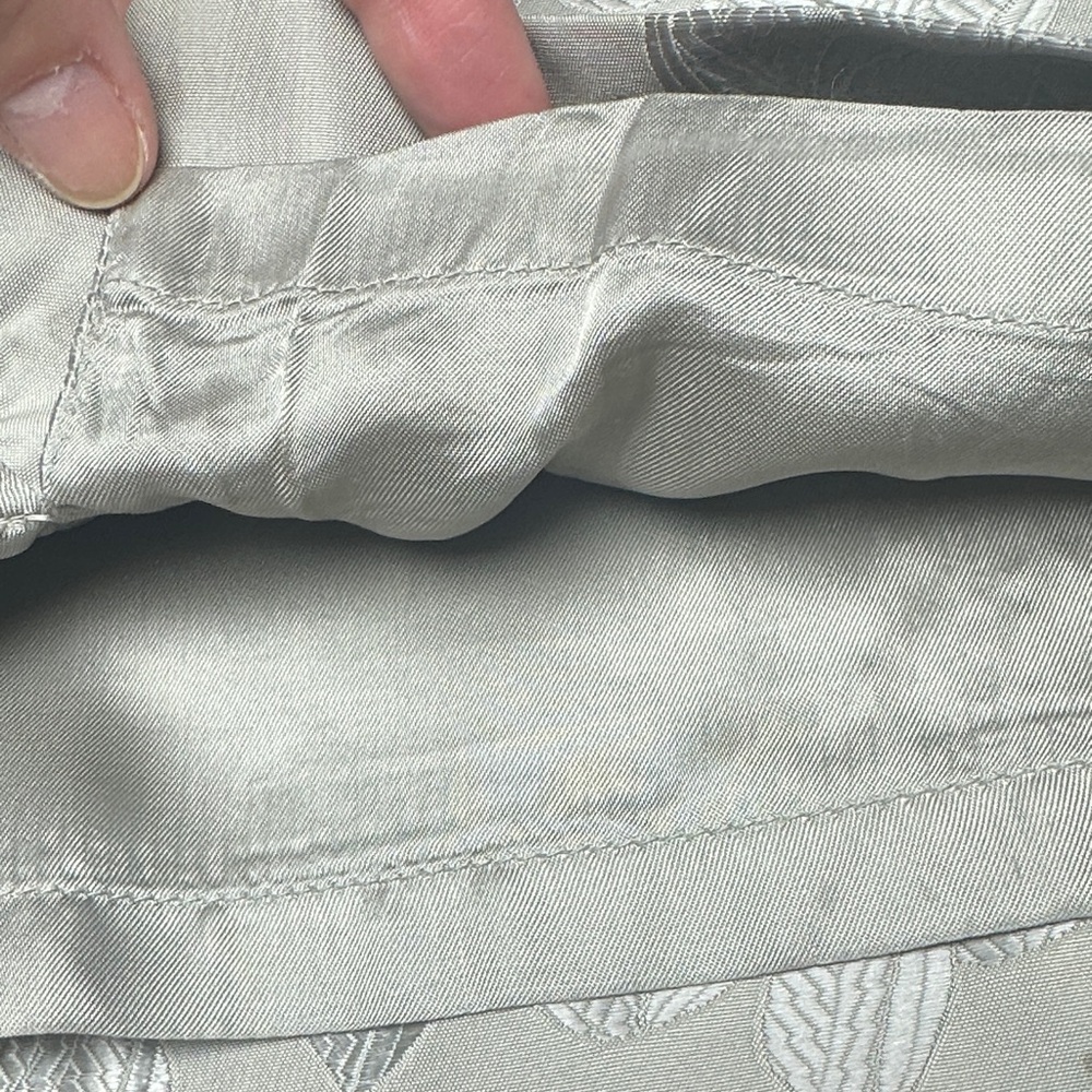 Armani Shimmery Floral Jacquard Skirt – Elegant Silver Silk Blend Size 4 - Picture 10 of 11